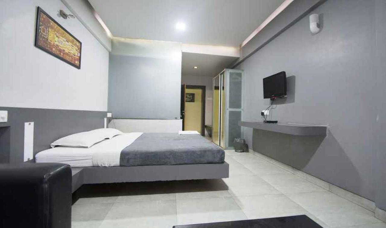 Hotel Royal Palace Aurangabad  Bagian luar foto