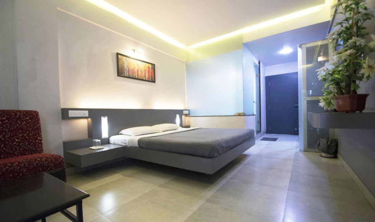 Hotel Royal Palace Aurangabad  Bagian luar foto